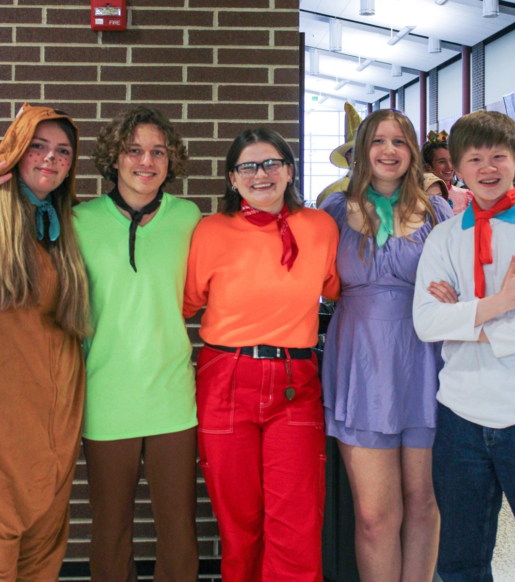 Seniors Claire Spindler, Noah Wagener, Olivia Cox, Allison Spindler and William Weaver dress as characters from "Scooby Doo" in the group costume category.