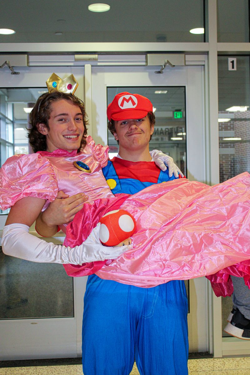 Juniors Keaton Richardville and Daegan Schafer dress as character from "Mario" in the best duo category.