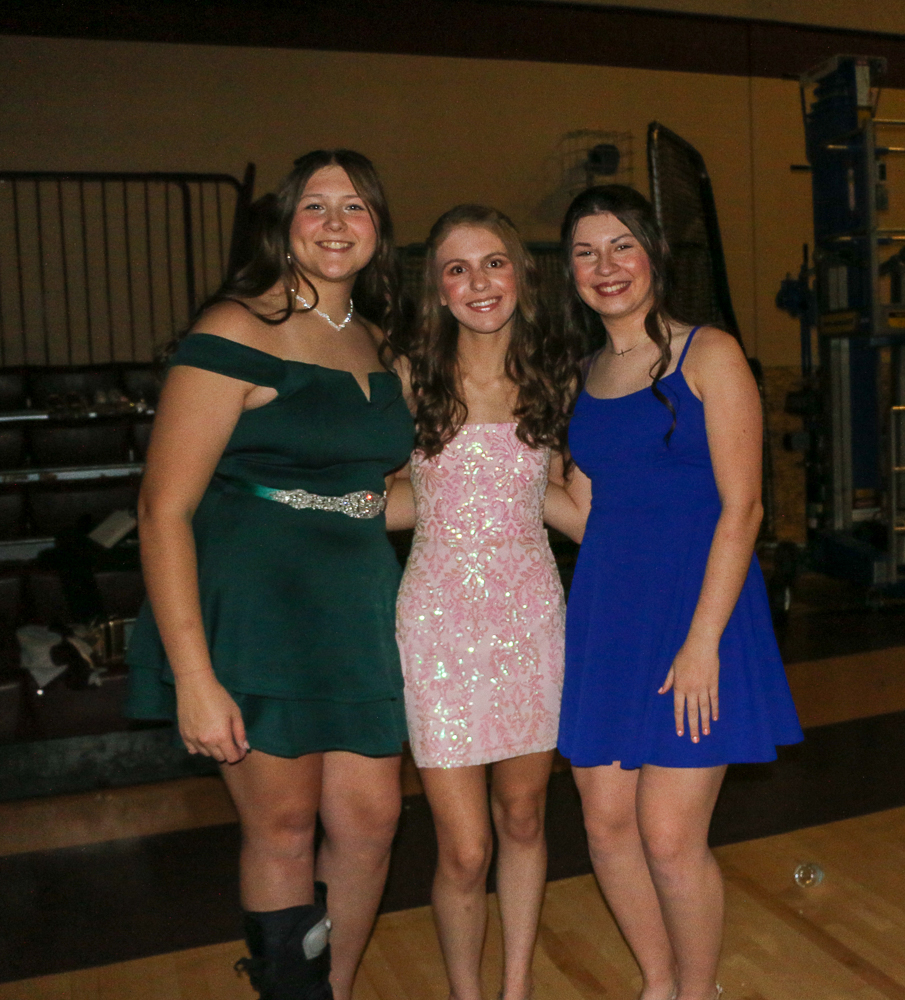 When it comes to the Sweetheart Dance, some Sunshine members opt to attend with friends and no dates. While this is totally acceptable - no one should be forced to take a date - it does keep other Titan guys from being able to attend the dance.